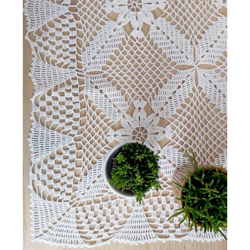 Bieżnik szydełkowy z białego kordonka